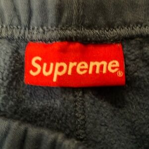 Large supreme, jogging pants, super good quality, super dope!